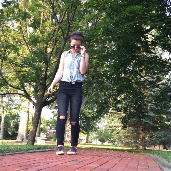 Meet your Posher, Geordan - Picture 3 of 8